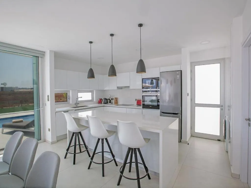 Villa Manta Agrotikos - Stunning 3 Bedroom Protaras Villa With Pool - Close To The Beach