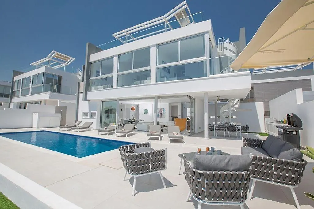 Villa Manta Agrotikos - Stunning 3 Bedroom Protaras Villa With Pool - Close To The Beach